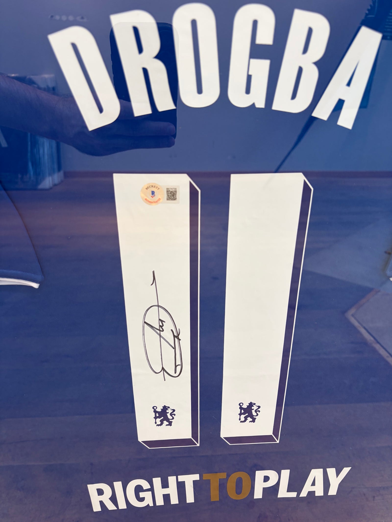 Didier Drogba Chelsea 11/12 SIGNED