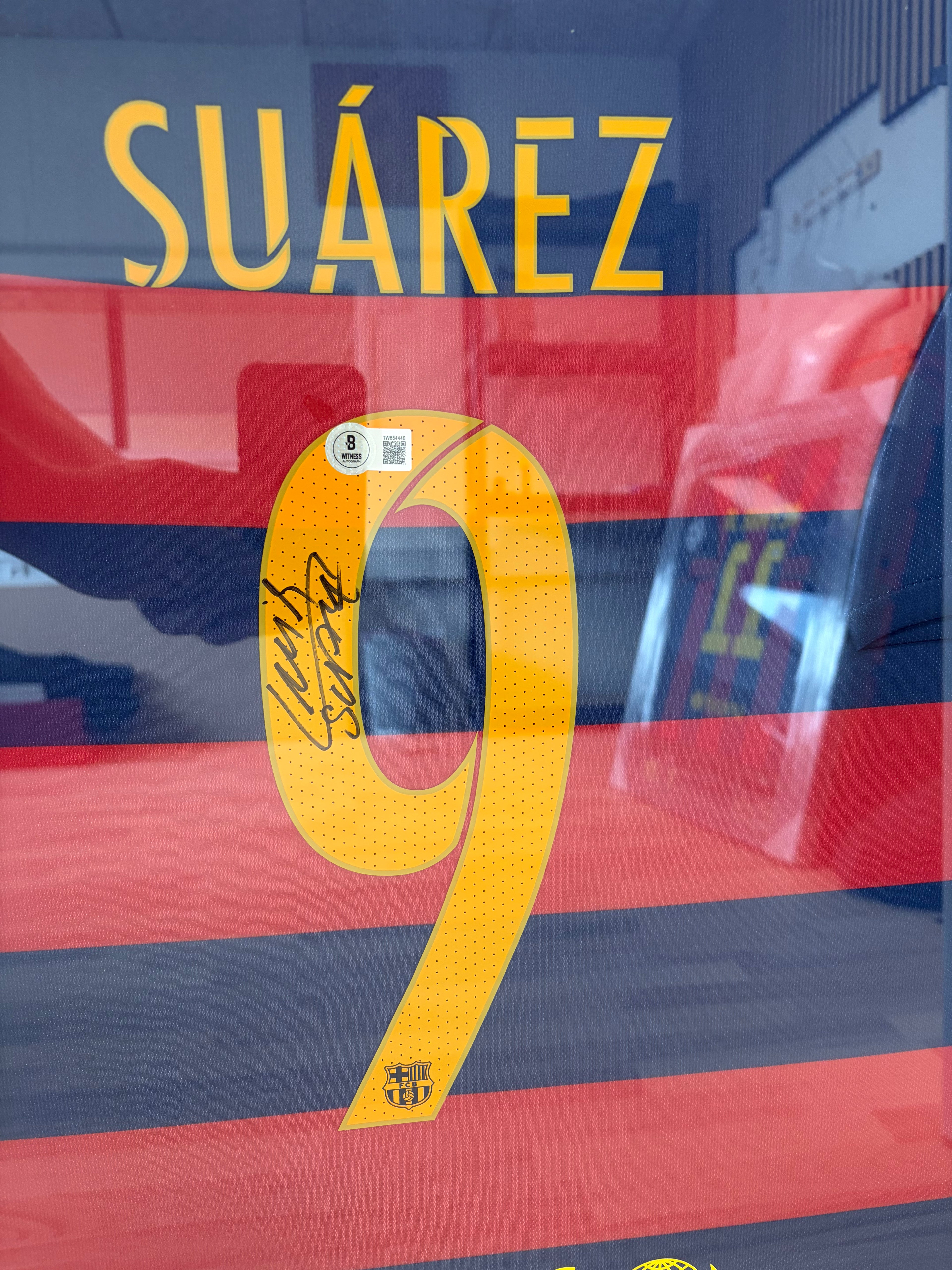 Luis Suarez Barcelona 15/16 SIGNED