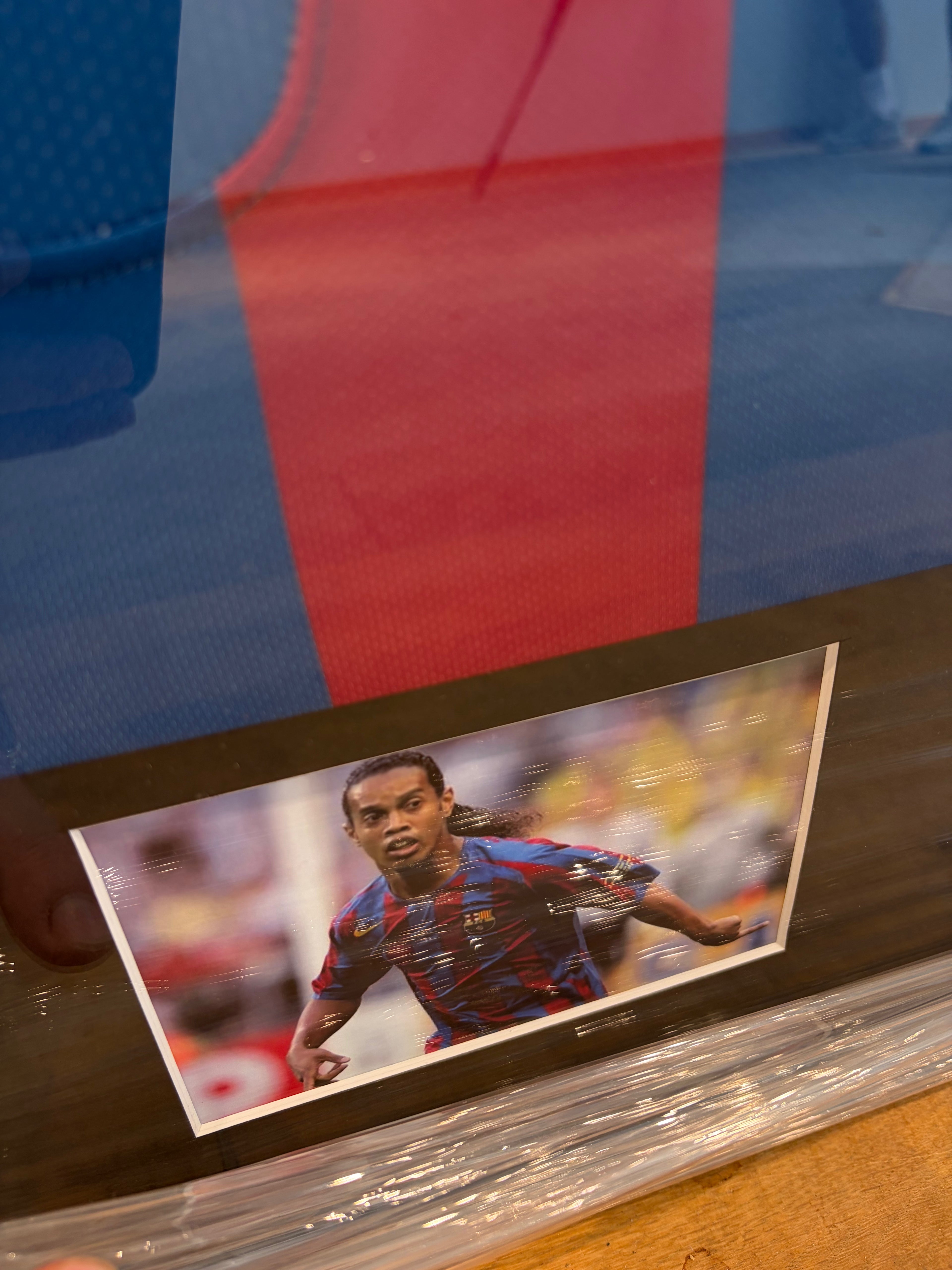 Ronaldinho Barcelona 05/06 SIGNED