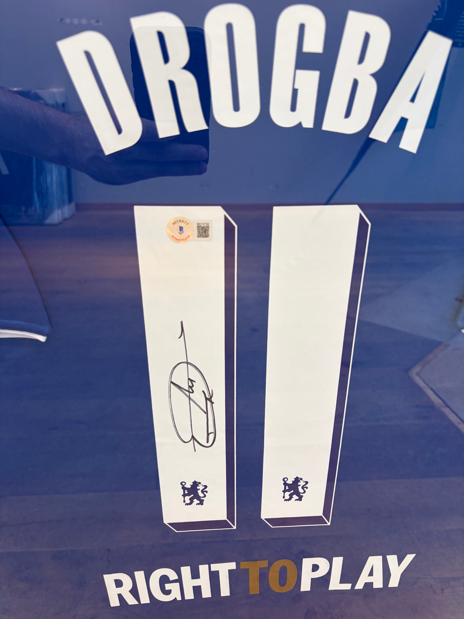 Didier Drogba Chelsea 11/12 SIGNED